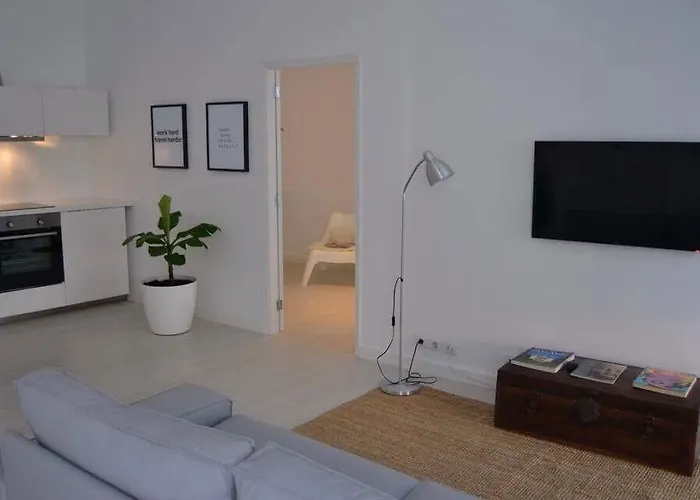 Charming Apartment 101